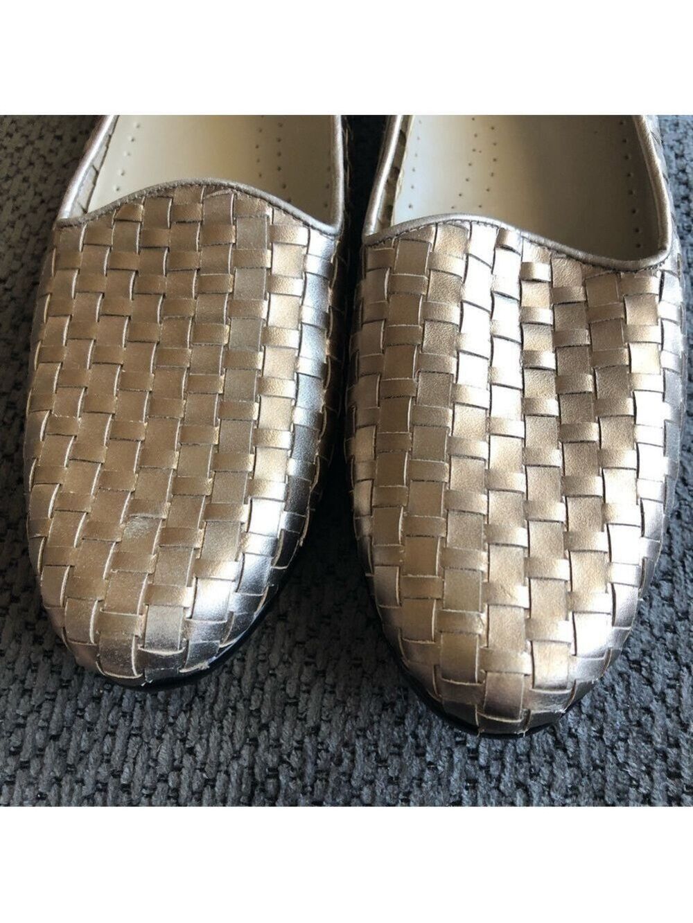 Trotters Size 9S gold basket weave leather loafers, flats, slip ons - Picture 3 of 10